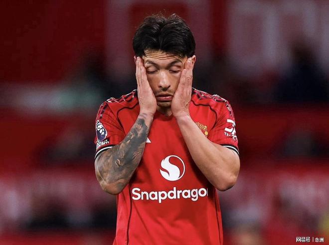 足坛一夜动态：曼联争议1-2！卡里克炮轰裁判 本泽马失点亚冠出局