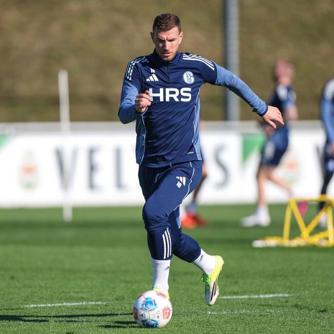 沙尔克04官方：哲科恢复情况良好，预计在下轮对杜塞的比赛中回归