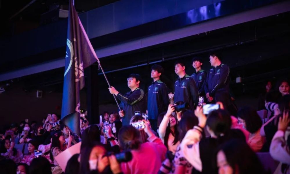 南安普顿VS伊普斯维奇直播原创十年前英超夺冠，十年后跌入英甲！莱斯特城，足坛最大奇迹两连跌